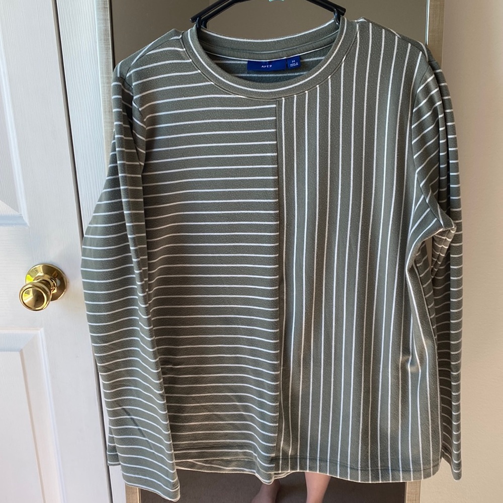APT. 9 unique green and white striped Sweater - Picture 1 of 6